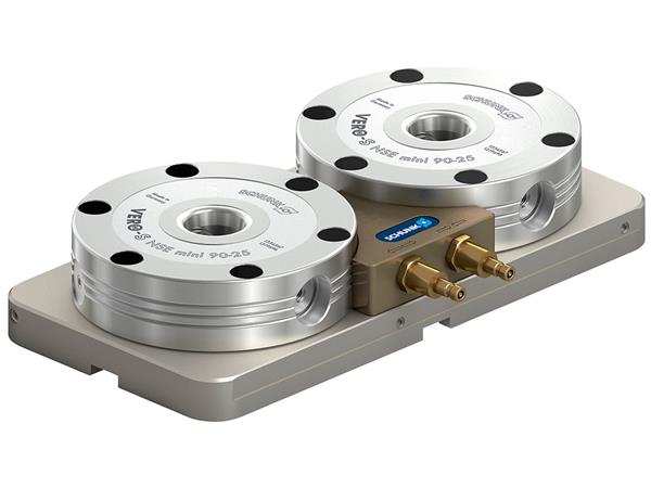 Kompaktowe ministacje mocujące SCHUNK VERO-S NSL mini 100-25 (w tym przypadku w formie podwójnej stacji mocującej) cechuje duża siła docisku, wysoka sztywność i całkowita szczelność. 